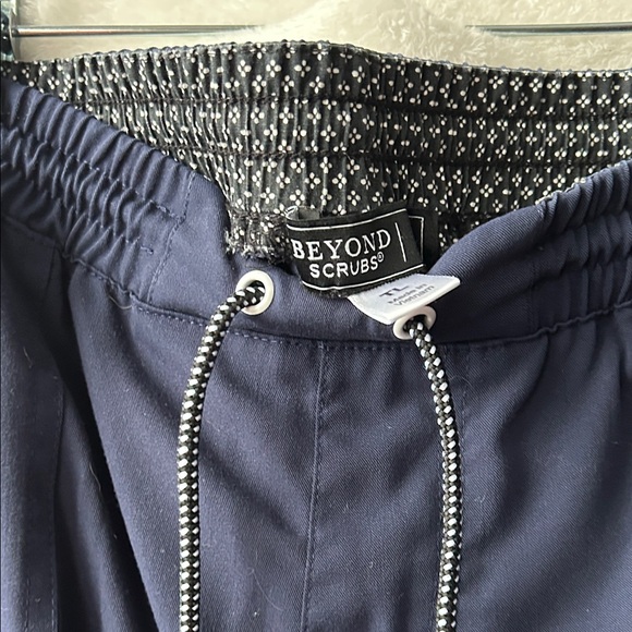 Beyond scrubs 7 pocket elastic and drawstring navy Pants - Picture 4 of 10